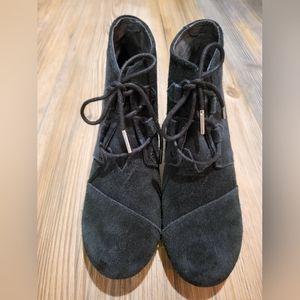 Tom’s women kala size 8 black suede. Bought new, not worn.